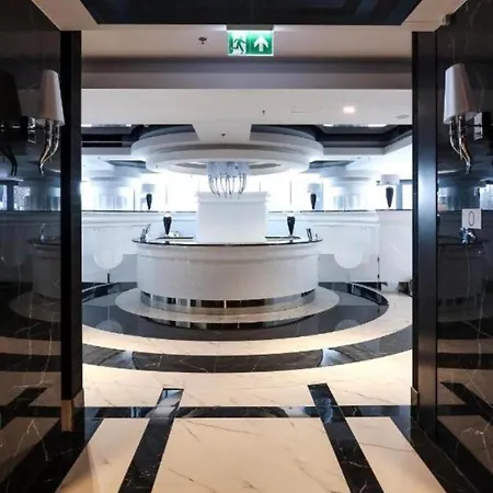 Hanza Tower White 24 & Pool شقة *